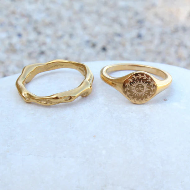 Ring of irregular shape