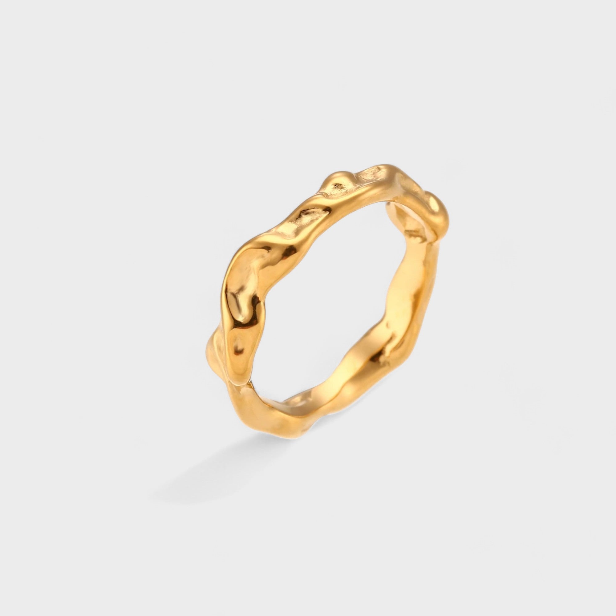 Ring of irregular shape