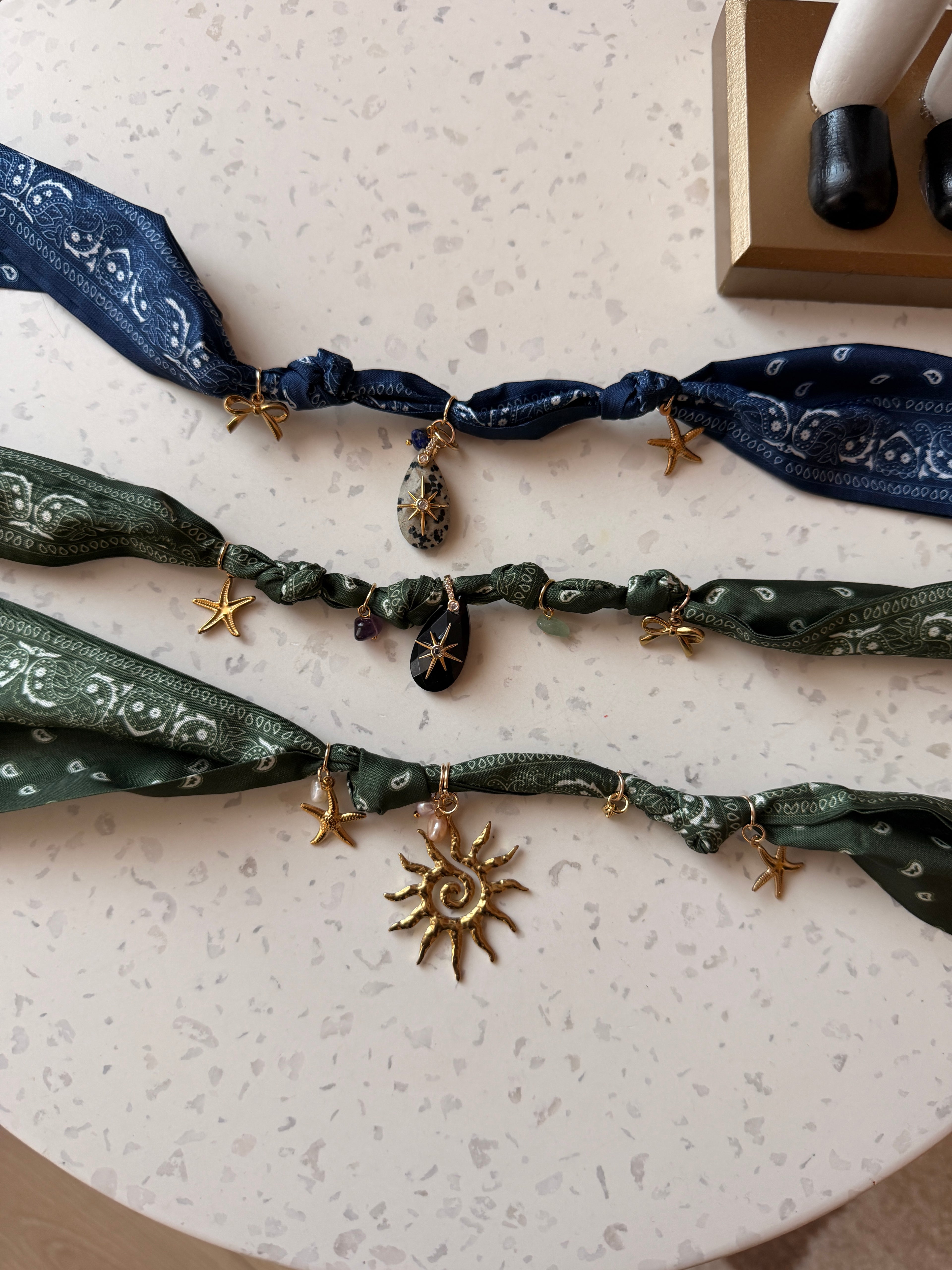 NASZYJNIK BANDAMKA ŚWIATŁO